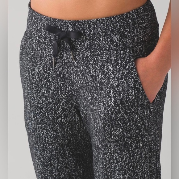 Lululemon Ready To Rulu Pant in Luon Suited Jacquard Black White 6 - Picture 4 of 7